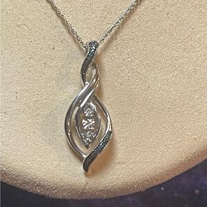 New never worn Blue & White genuine diamonds 1/6 ctw set in Sterling silver